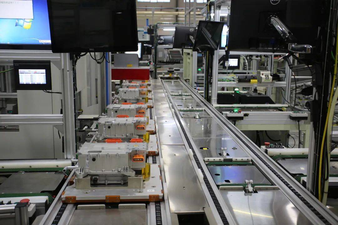 中国中车 轨道交通巨头的“降维突进”——为何跨界深耕新能源汽车电机与电控系统